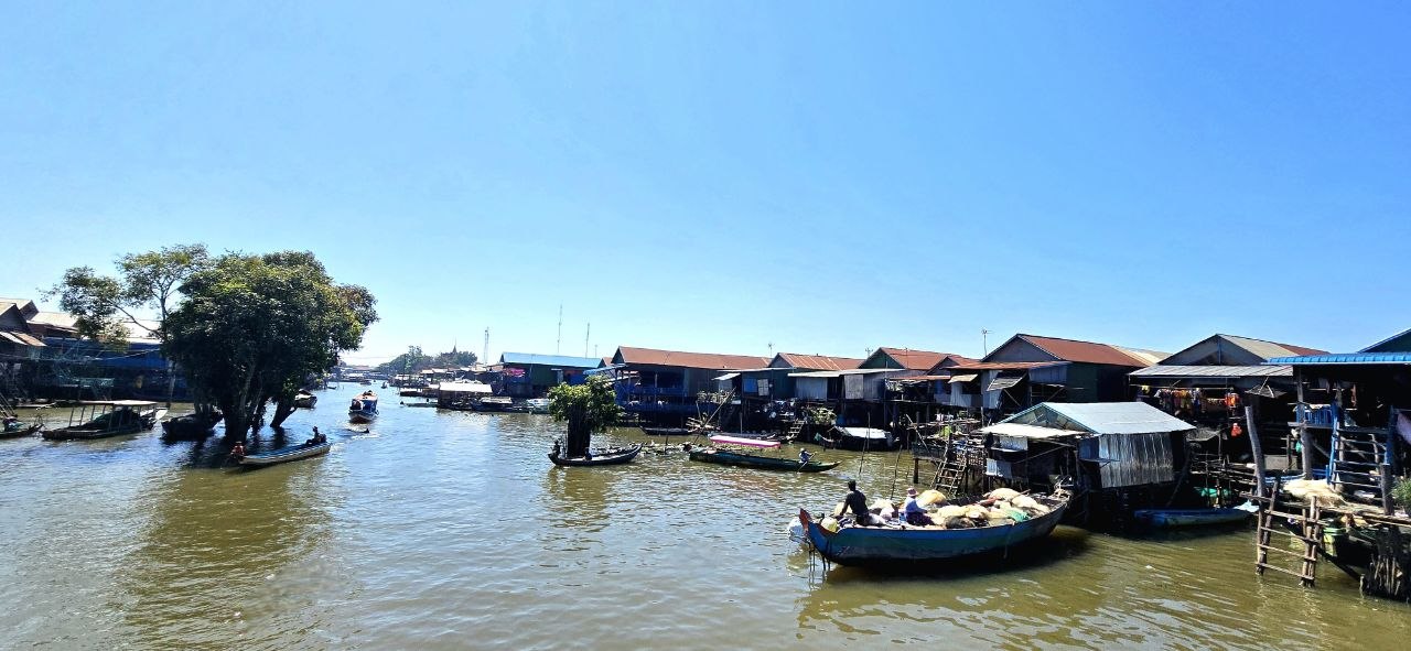 Le village flottant de Kampong Pluk.